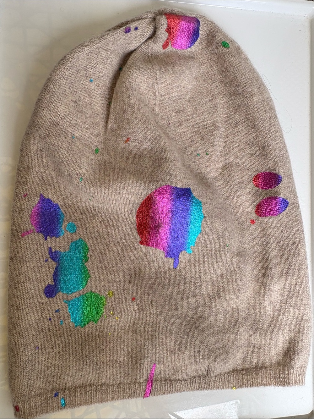 Beige Galaxy Brodie Fine Cashmere Beanie with Rainbow Paint Splatters Women
